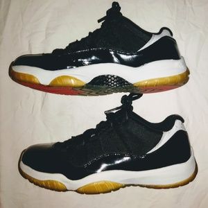 Jordans 11 lows size 11 mens